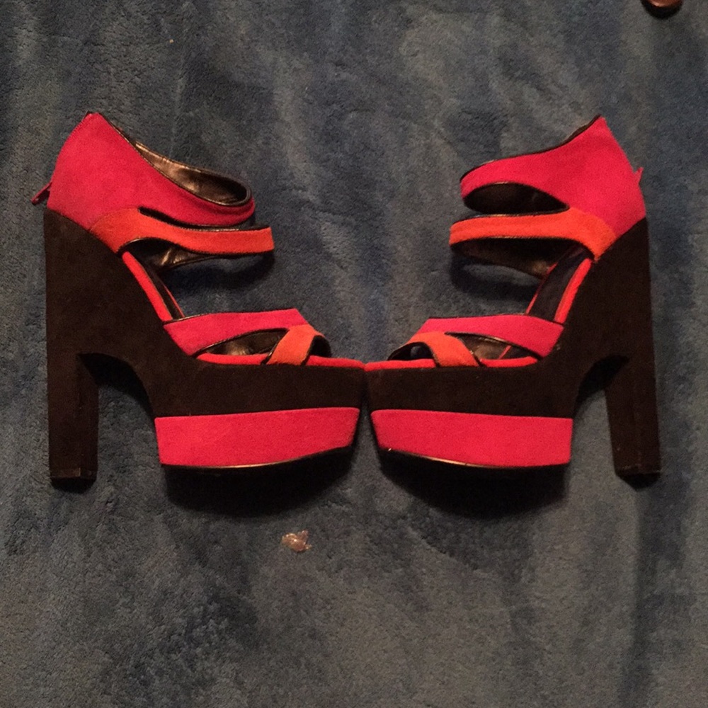 Heels - Picture 4 of 4